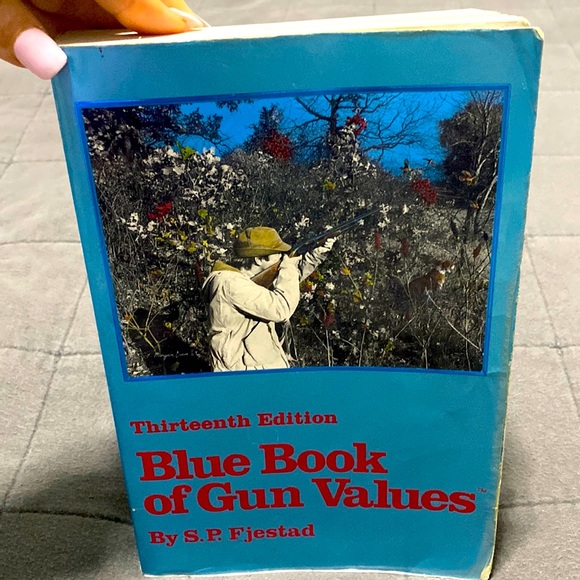 90’s Vintage Blue Book of Gun Values Thirteenth Edition - Picture 1 of 3